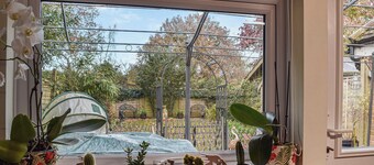 3 bedroom accommodation in Chalkhouse Green, near Reading