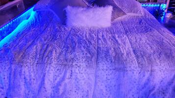 11 bedrooms, iron/ironing board, WiFi, bed sheets