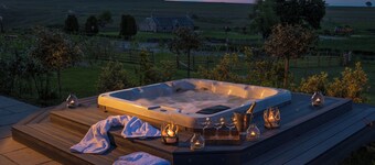 Luxury lodge for 22 people with hot tub