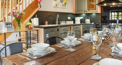 The Stables - UK45090