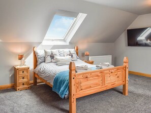 3 bedrooms, free WiFi, bed sheets, wheelchair access