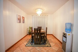 Dining - Luxe, Spacious 2BR In Westlands, Close to Sarit Centre. (Nairobi)