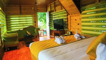 Premium Tree House | Iron/ironing board (on request), free WiFi