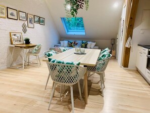 Dining - Studio Alte Scheune, Garage, Küche GS & WM, WLAN, Nespresso, Haustierfreundlich  (Däniken)