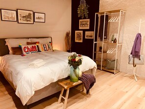1 bedroom, iron/ironing board, WiFi, bed sheets - Studio Alte Scheune, Garage, Küche GS & WM, WLAN, Nespresso, Haustierfreundlich  (Däniken)