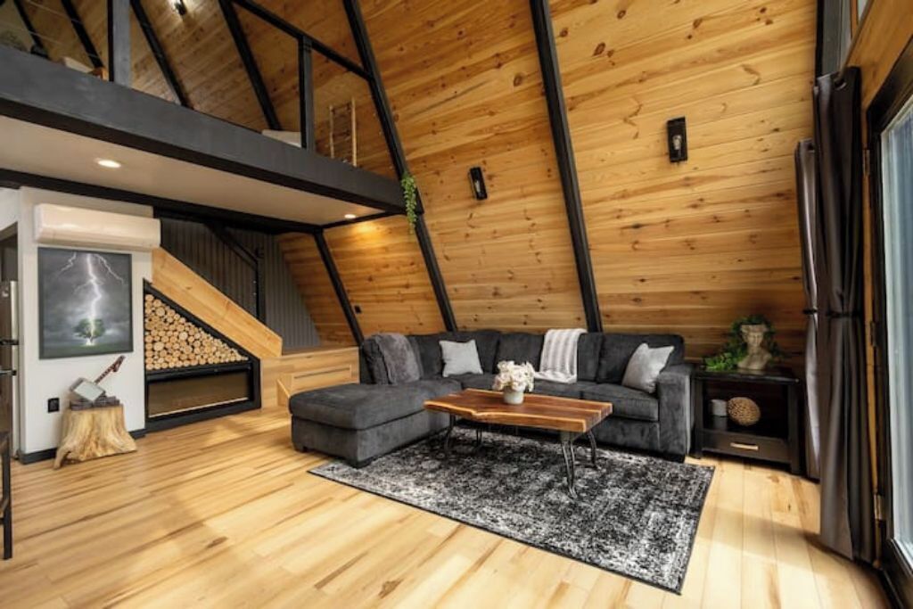 Smart-TV, Kamin, Bücher