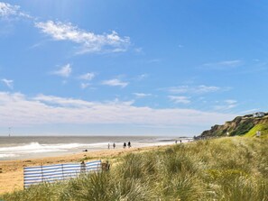 Fishing - 4 bedroom accommodation in California, near Scratby (California, near Scratby)