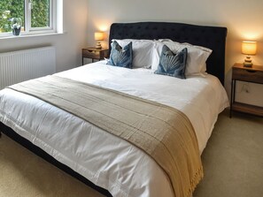 4 quartos, Wi-Fi de cortesia, roupa de cama