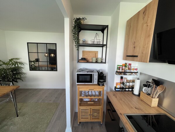 Kühlschrank, Ofen, Herdplatte, Geschirrspüler