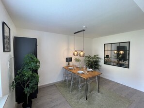 Dining - Stylish apartment with unique charm (Radolfzell am Bodensee)