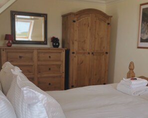 4 slaapkamers, een strijkplank/strijkijzer, wifi, beddengoed