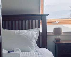 2 bedrooms, iron/ironing board, WiFi, bed sheets - Bracken Cottage - sleeps 4 guests  in 2 bedrooms (Argyll)