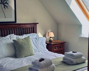 2 chambres, fer et planche à repasser, Wi-Fi, draps fournis