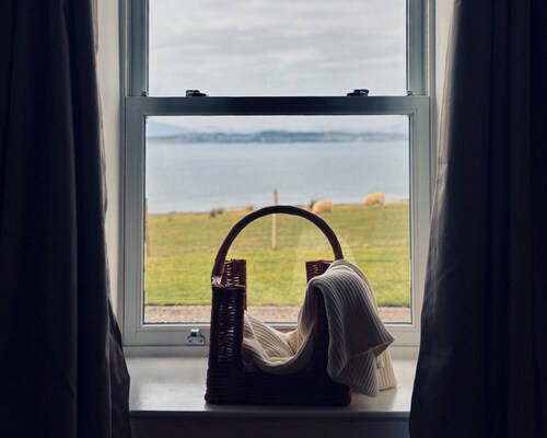 Bracken Cottage - sleeps 4 guests  in 2 bedrooms