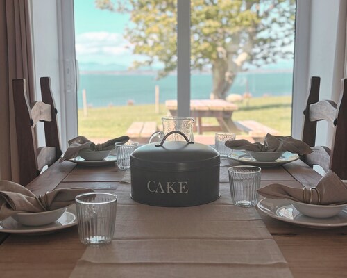 Primrose Cottage - sleeps 4 guests  in 2 bedrooms