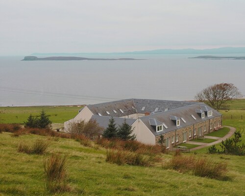 Blaeberry Cottage - sleeps 5 guests  in 3 bedrooms