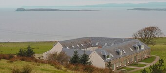 Blaeberry Cottage - sleeps 5 guests  in 3 bedrooms