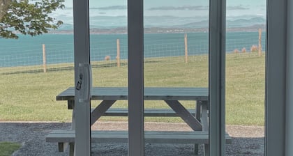 Blaeberry Cottage - sleeps 5 guests  in 3 bedrooms
