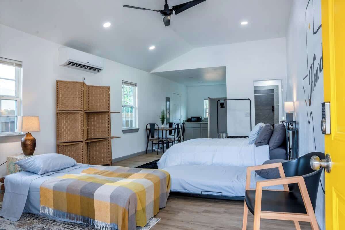 1 habitación, tabla de planchar con plancha, wifi y ropa de cama 