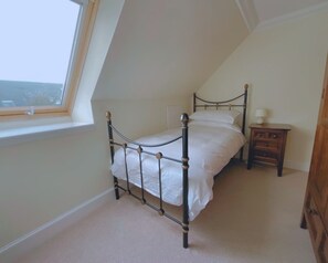 3 bedrooms, iron/ironing board, WiFi, bed sheets - Buttercup Cottage - sleeps 5 guests  in 3 bedrooms (Argyll)