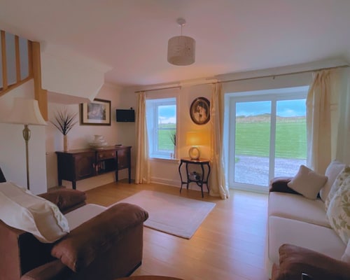 Buttercup Cottage - sleeps 5 guests  in 3 bedrooms
