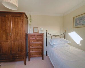 3 dormitoris, planxa i posts de planxar, wifi i roba de llit 