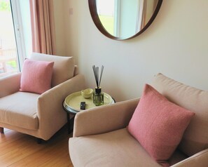 TV, DVD player, stereo - Foxglove Cottage - sleeps 4 guests  in 2 bedrooms (Argyll)