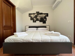 2 Schlafzimmer, Schreibtisch, Bügeleisen/Bügelbrett, WLAN