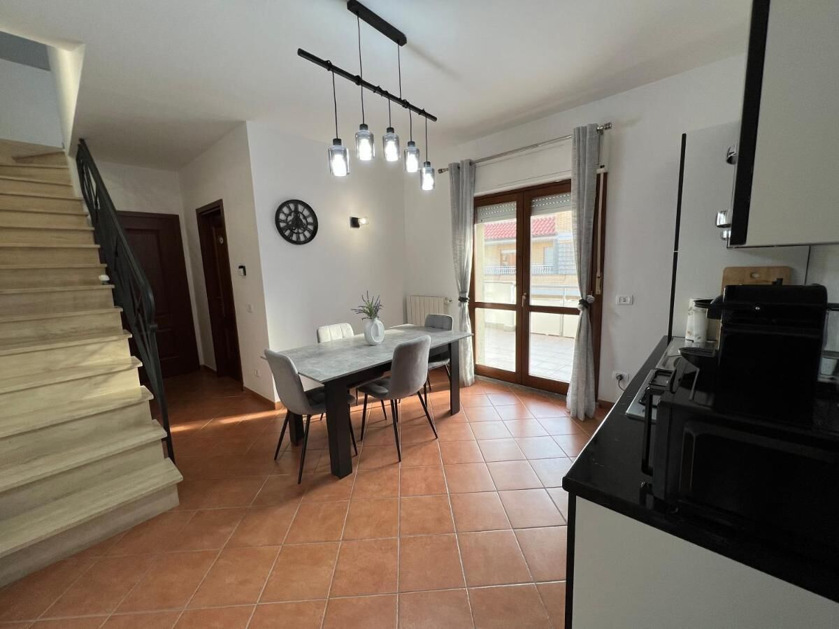 Fridge, oven, stovetop, electric kettle