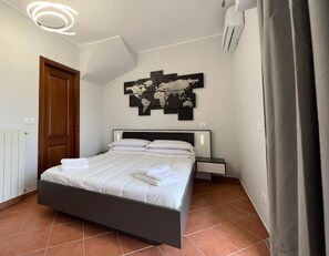 2 Schlafzimmer, Schreibtisch, Bügeleisen/Bügelbrett, WLAN