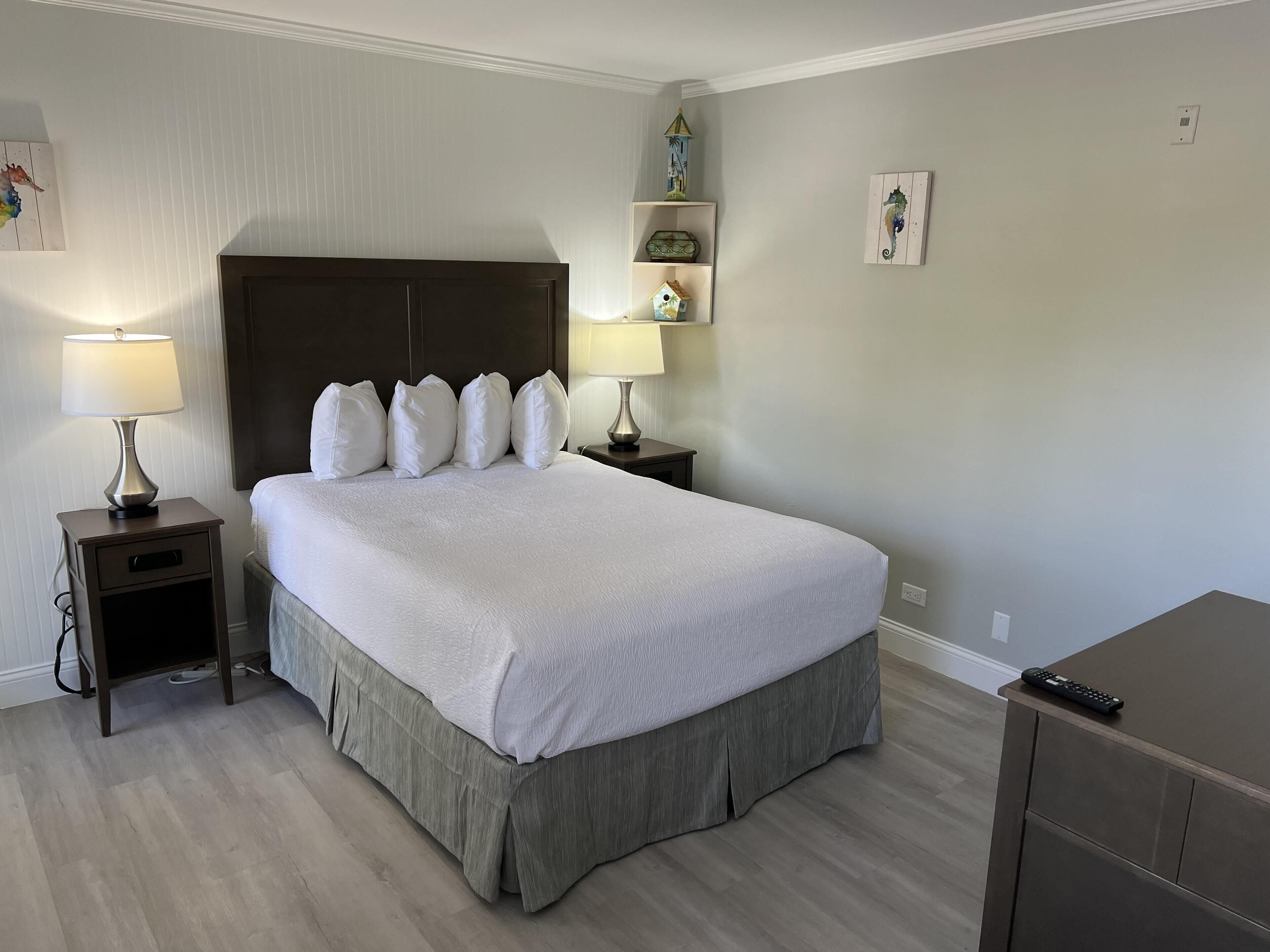 2 bedrooms, desk, iron/ironing board