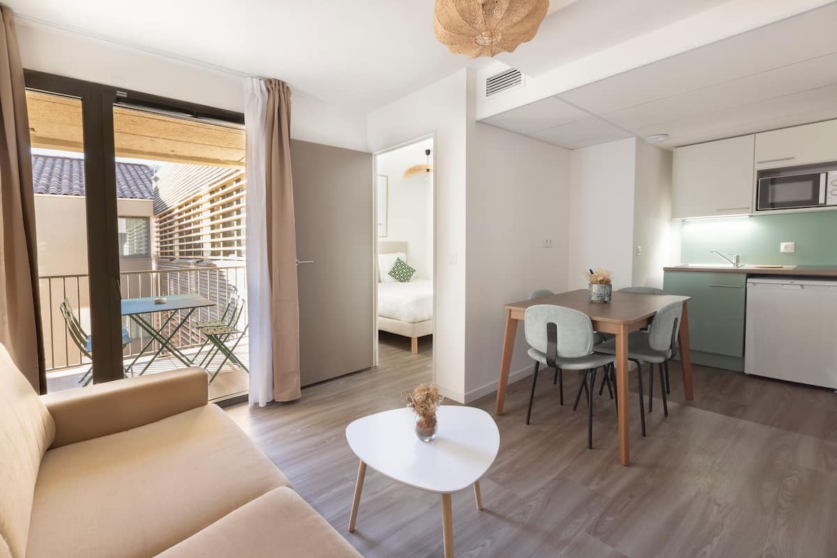 Superior Apartment | Living area | 108-cm flat-screen TV with digital channels, Netflix, streaming services