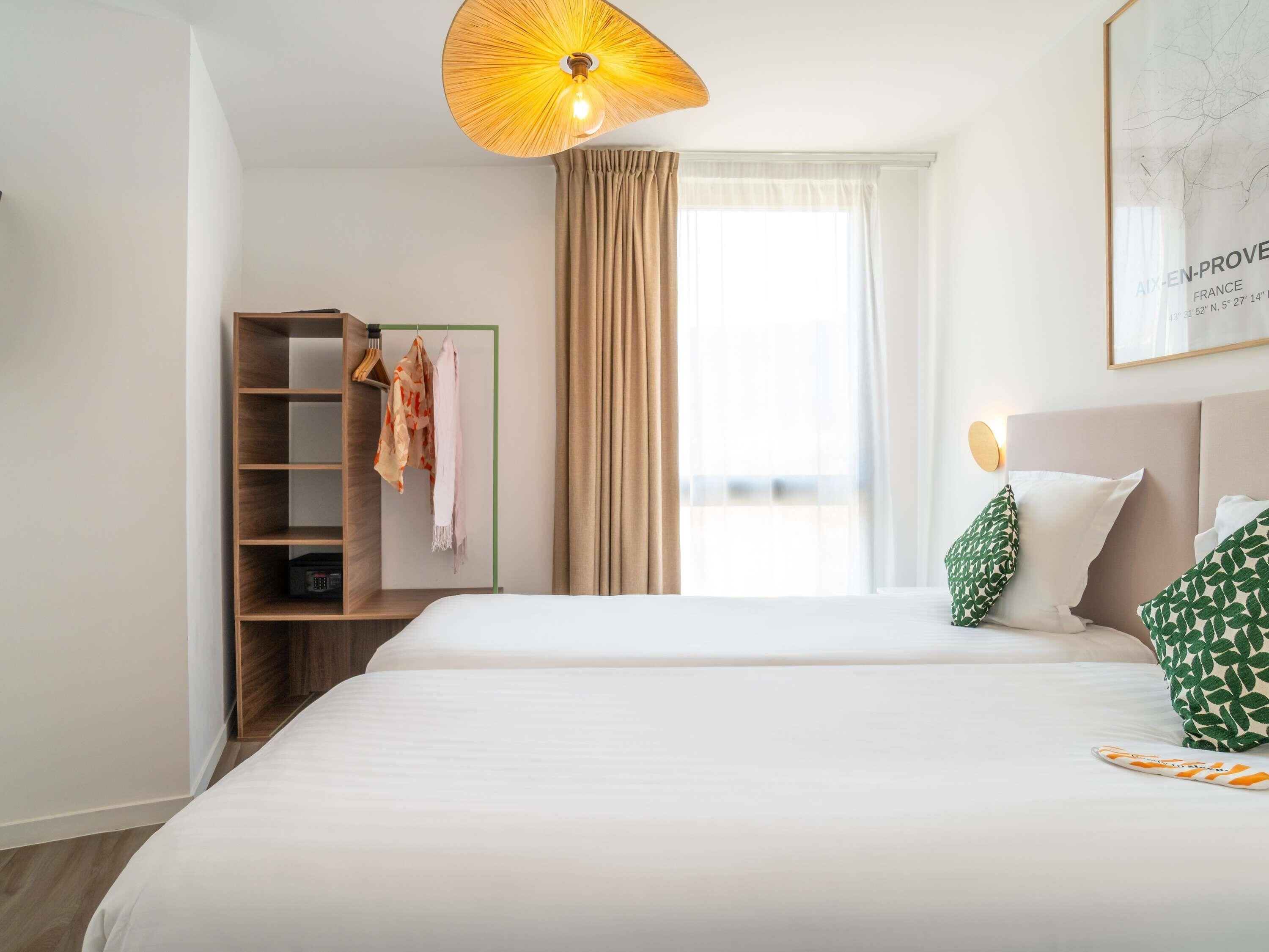 Classic Studio, 2 Single Beds | Premium bedding, in-room safe, desk, laptop workspace