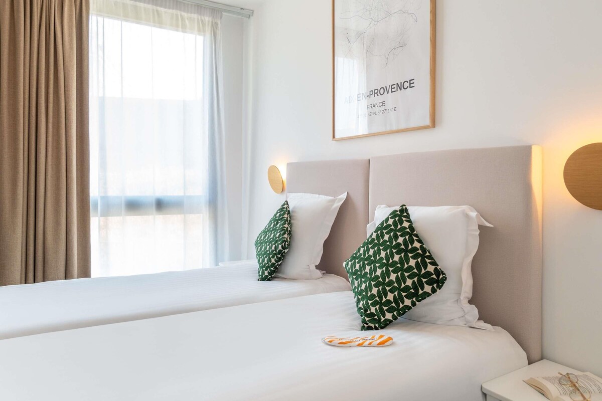Estudio clásico, 2 camas individuales | Ropa de cama de alta calidad, caja fuerte, escritorio