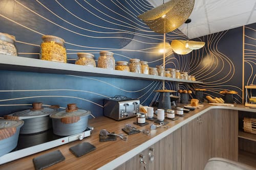 Daily buffet breakfast for a fee