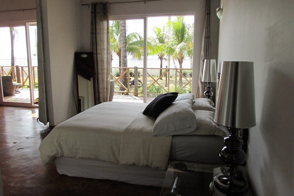 Memory-foam beds, in-room safe, individually decorated