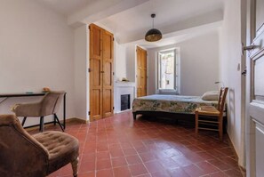 3 Schlafzimmer, Schreibtisch, kostenloses WLAN, Bettwäsche