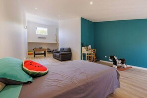 3 quartos, escrivaninha, Wi-Fi de cortesia, roupa de cama