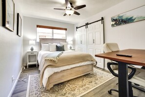 2 bedrooms, desk, WiFi, bed sheets - 1/2 Mi to Lake Tahoe: Pet-Friendly Cabin (South Lake Tahoe)