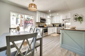 Fridge, microwave, stovetop, dishwasher - 1/2 Mi to Lake Tahoe: Pet-Friendly Cabin (South Lake Tahoe)