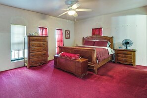 3 bedrooms, iron/ironing board, WiFi, bed sheets - Screened Porch: Remote Harlingen House! (Harlingen)