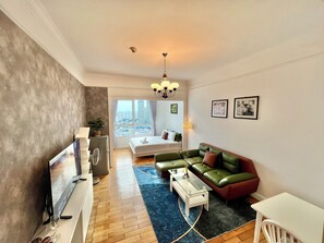 Grand-Studiosuite, Stadtblick | Hochwertige Bettwaren, Betten mit Memory-Foam-Matratzen, Minibar