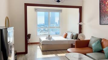 Studio Suite Junior, quang cảnh thành phố | Bộ đồ giường cao cấp, nệm cao su hoạt tính (memory foam), minibar