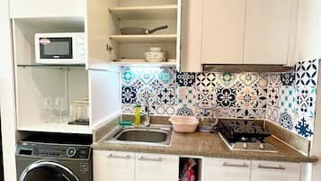 Premier Studio Suite, City View | Private kitchen | Full-size fridge, microwave, electric kettle, freezer