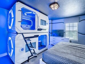 6 bedrooms, desk, iron/ironing board, travel cot - Amazing Themed Villa with Private Pool / Spa (Kissimmee)
