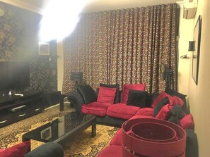 Classic Apartment | Living area - Shortlet Apartment Milverton Estate (Lekki)