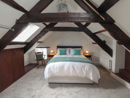 3 bedrooms, individually decorated, individually furnished, free WiFi