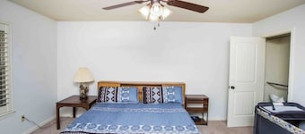 Will-JR Castle, Tempurpedic King, 3BR 2BA, extra mattress.