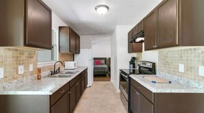 Private kitchen - Close to Pearl, Riverwalk, Downtown. All 8 Minutes (San Antonio)