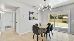 Dining - Close to Pearl, Riverwalk, Downtown. All 8 Minutes (San Antonio)